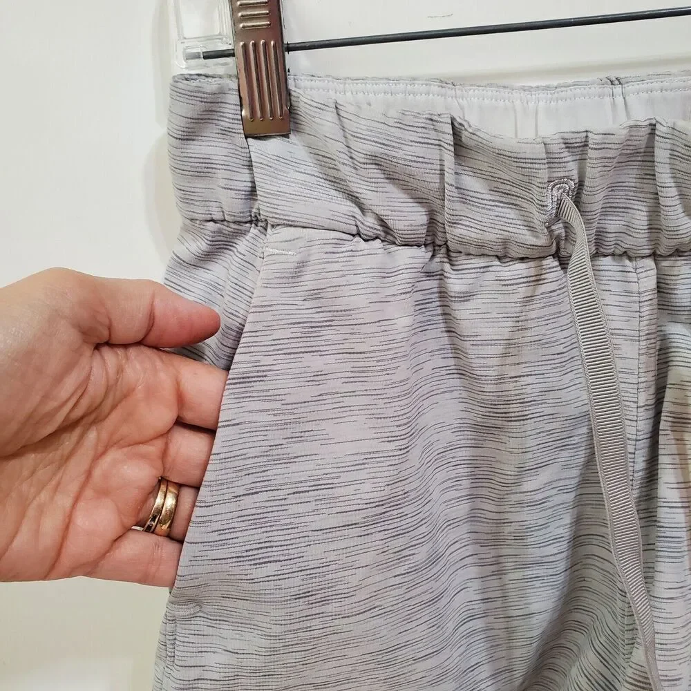 Lululemon On the Fly Shorts size 4 Gray Space Nimbus Women athletic beach travel